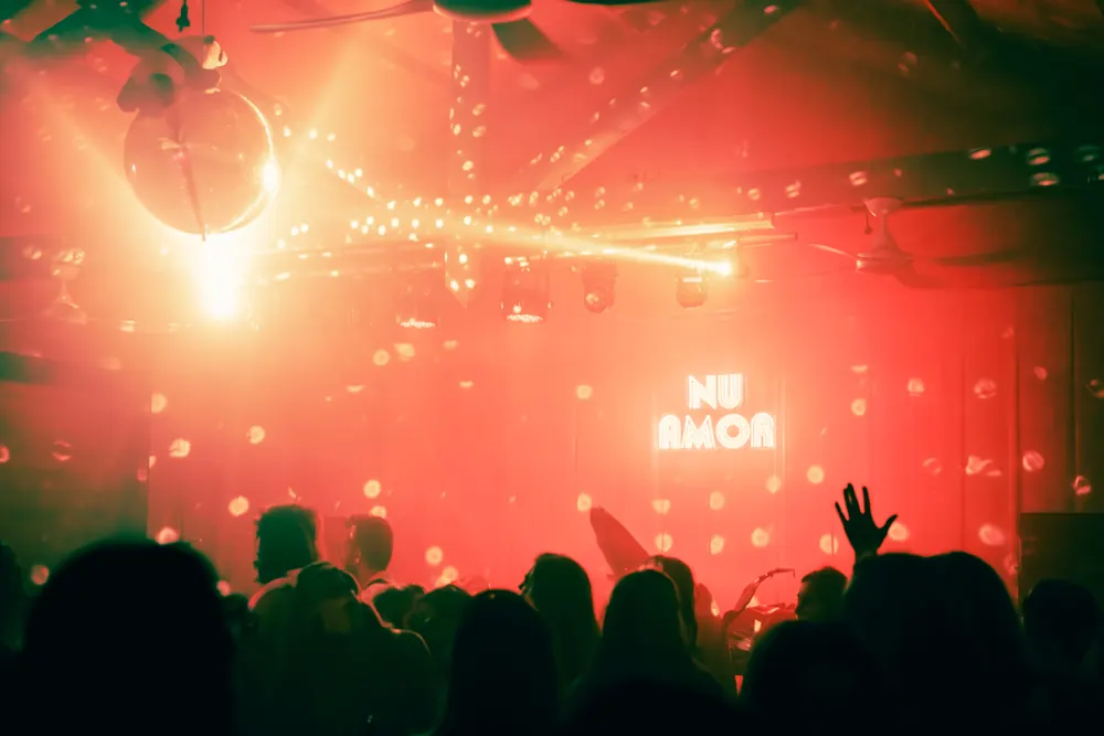 Crowd red lights